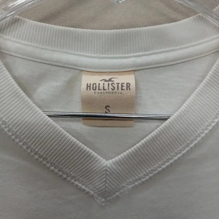 [BUNJANG] Hollister White V-Neck T-Shirt / 홀리스터 화이트 V넥 반팔 티셔츠