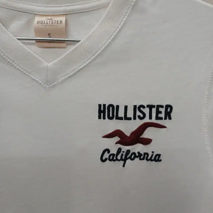 [BUNJANG] Hollister White V-Neck T-Shirt / 홀리스터 화이트 V넥 반팔 티셔츠