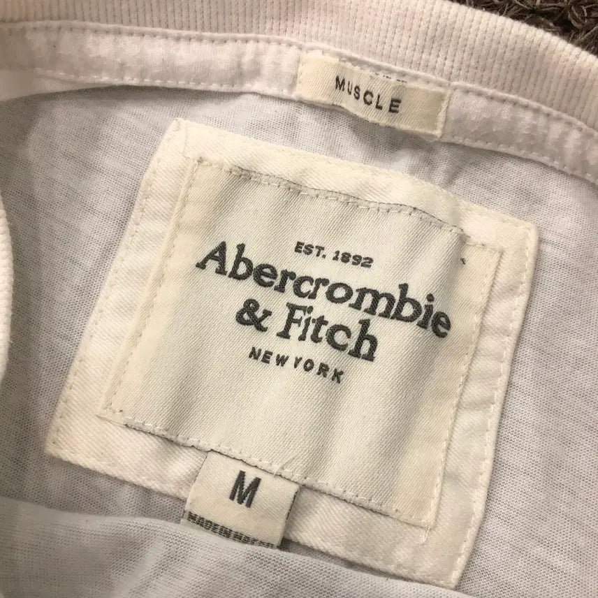 [BUNJANG] Abercrombie White Logo Short Sleeve T-Shirt / M 아베크롬비 화이트 로고 반팔 티셔츠