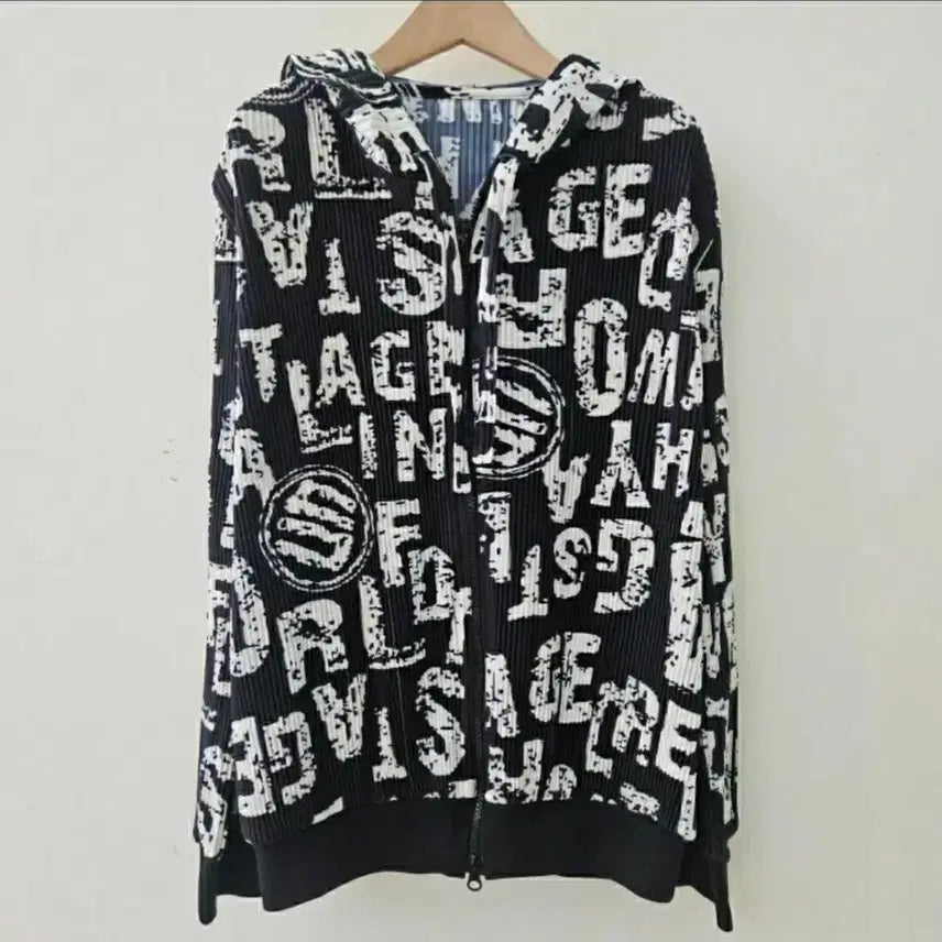 [BUNJANG] Black Lettering Pleats Zip-Up Hoodie (New) / 영문 레터링 플리츠 블랙 후드 집업~새상품