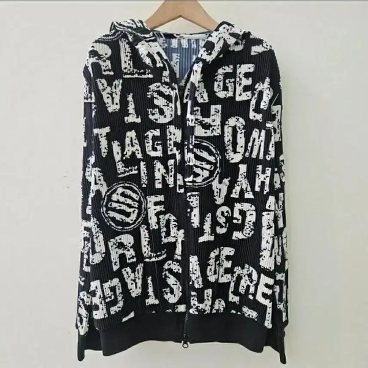 [BUNJANG] Black Lettering Pleats Zip-Up Hoodie (New) / 영문 레터링 플리츠 블랙 후드 집업~새상품