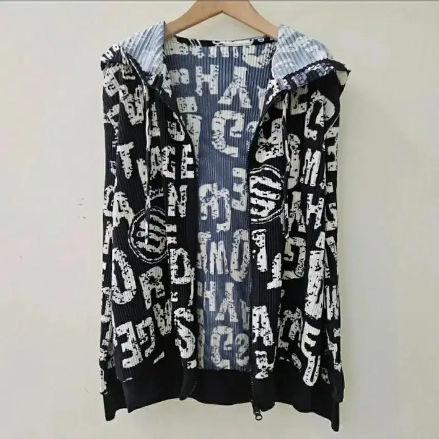 [BUNJANG] Black Lettering Pleats Zip-Up Hoodie (New) / 영문 레터링 플리츠 블랙 후드 집업~새상품