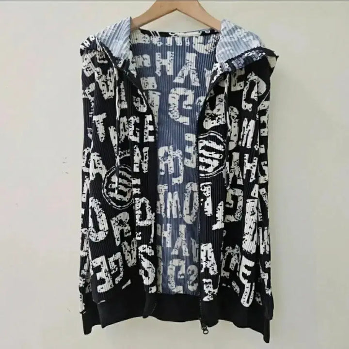 [BUNJANG] Black Lettering Pleats Zip-Up Hoodie (New) / 영문 레터링 플리츠 블랙 후드 집업~새상품