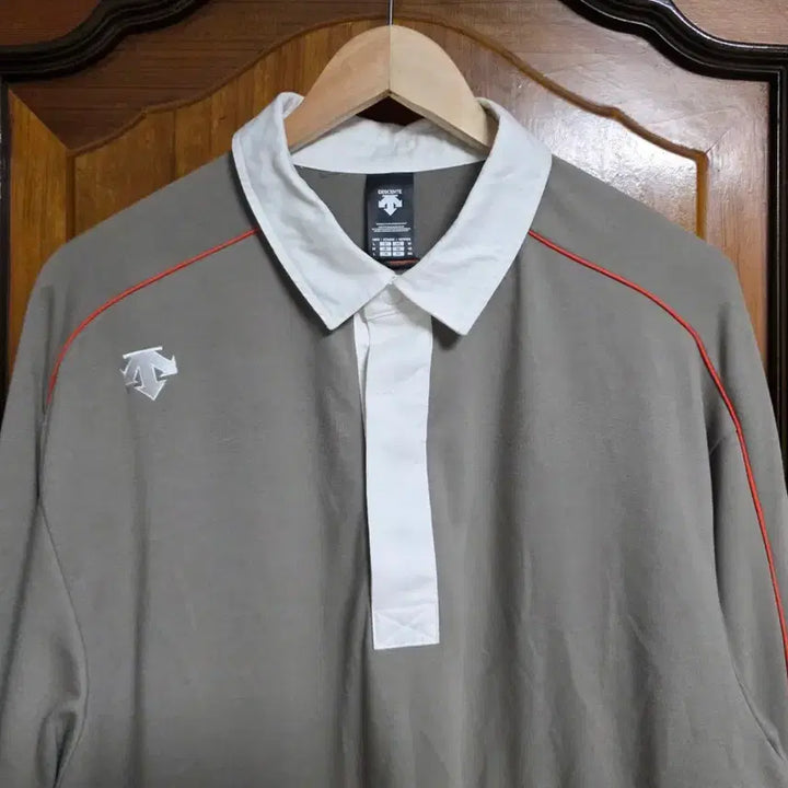 [BUNJANG] Descente Khaki Beige Color Block Collar Shirt L (New) / 데상트 카라 셔츠 L 105 카키베이지 새상품 맨투맨 티셔츠 등산 캠핑