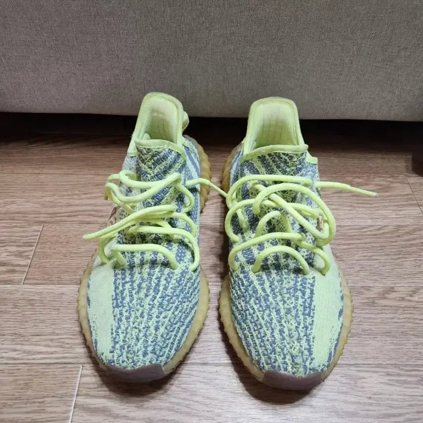 [BUNJANG] Adidas Yeezy Boost 350 V2 Yecheil Sneakers / 이지부스트 350 v2 예브라
