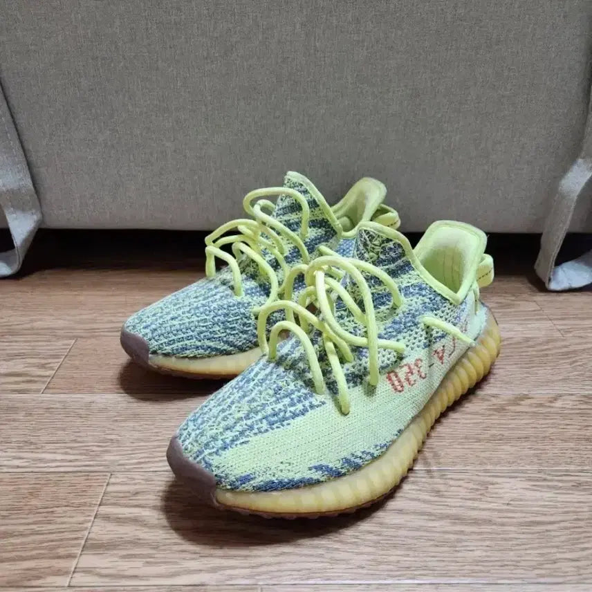 [BUNJANG] Adidas Yeezy Boost 350 V2 Yecheil Sneakers / 이지부스트 350 v2 예브라