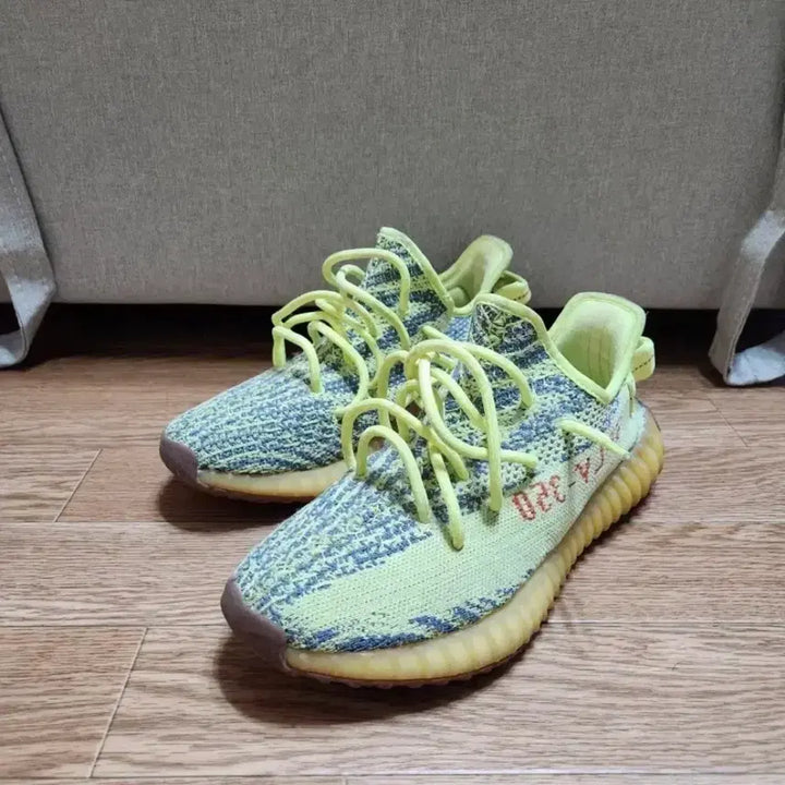 [BUNJANG] Adidas Yeezy Boost 350 V2 Yecheil Sneakers / 이지부스트 350 v2 예브라