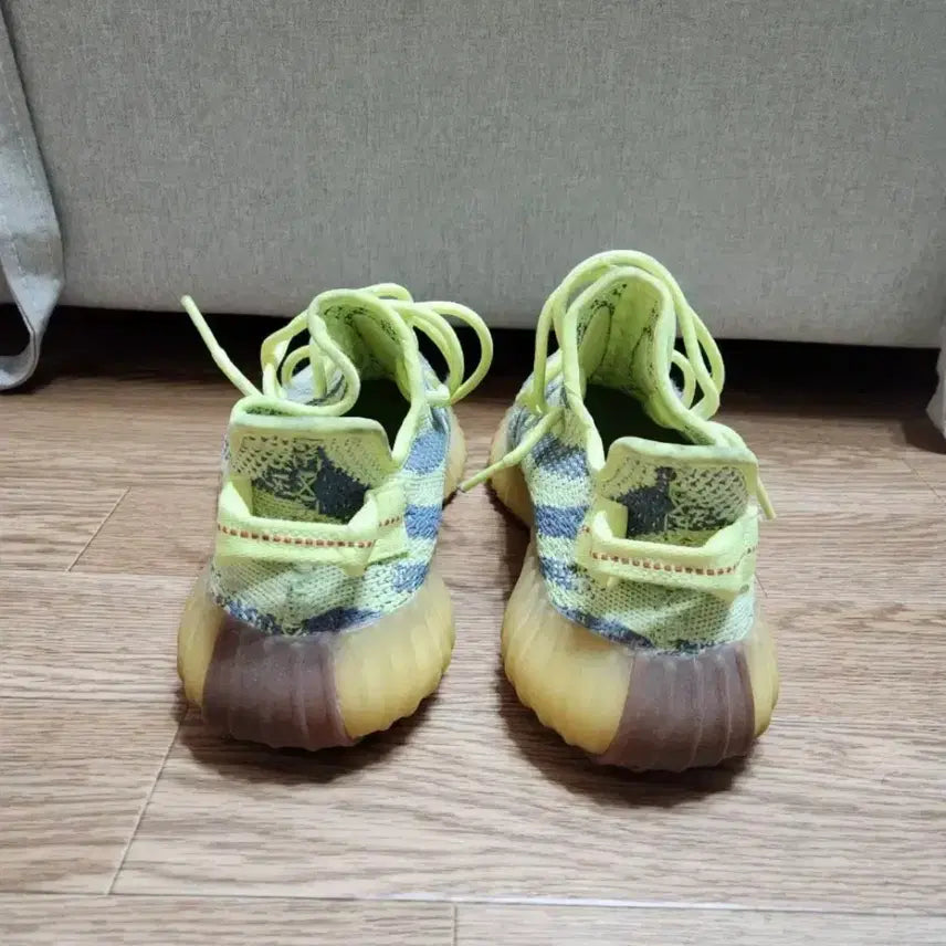 [BUNJANG] Adidas Yeezy Boost 350 V2 Yecheil Sneakers / 이지부스트 350 v2 예브라