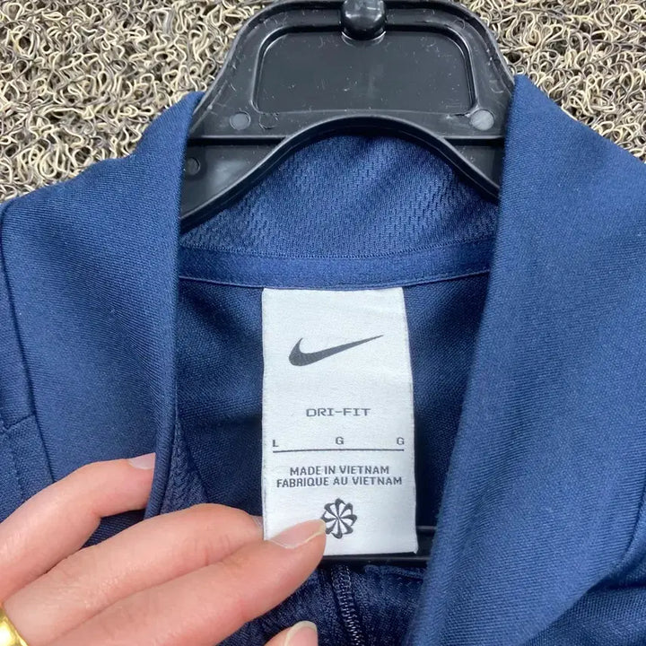 [BUNJANG] Nike Logo Navy Training Top / 나이키 로고 네이비 트레이닝 탑