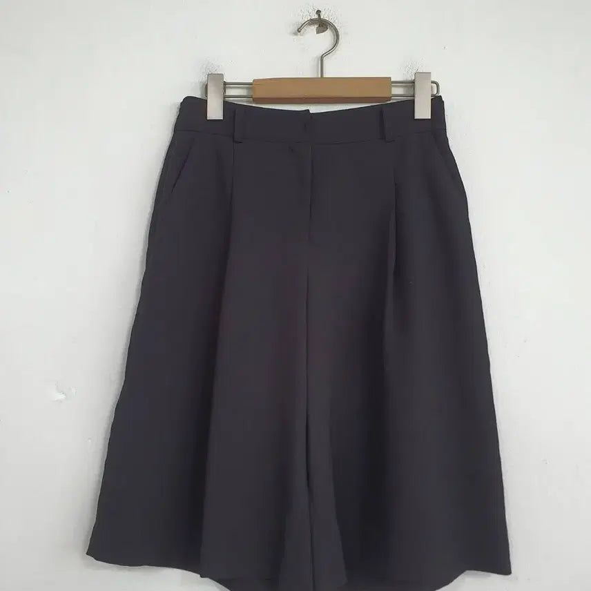 [BUNJANG] Ets Mira Black 5-Length Wide Fit Slacks Shorts / 잇미샤 여성 24년 블랙 와이드핏 5부 슬랙스 반바지 26