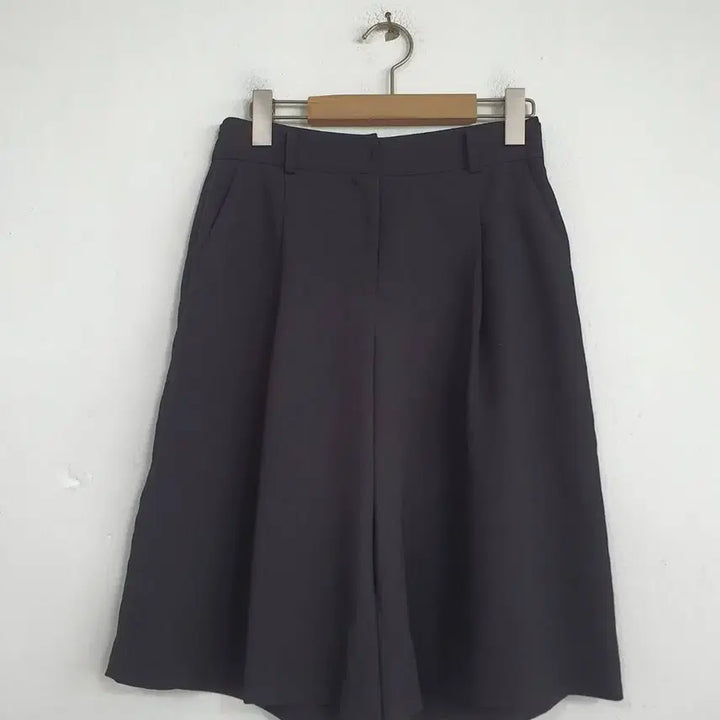 [BUNJANG] Ets Mira Black 5-Length Wide Fit Slacks Shorts / 잇미샤 여성 24년 블랙 와이드핏 5부 슬랙스 반바지 26