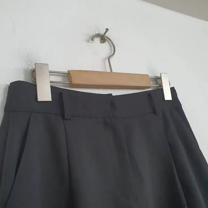 [BUNJANG] Ets Mira Black 5-Length Wide Fit Slacks Shorts / 잇미샤 여성 24년 블랙 와이드핏 5부 슬랙스 반바지 26