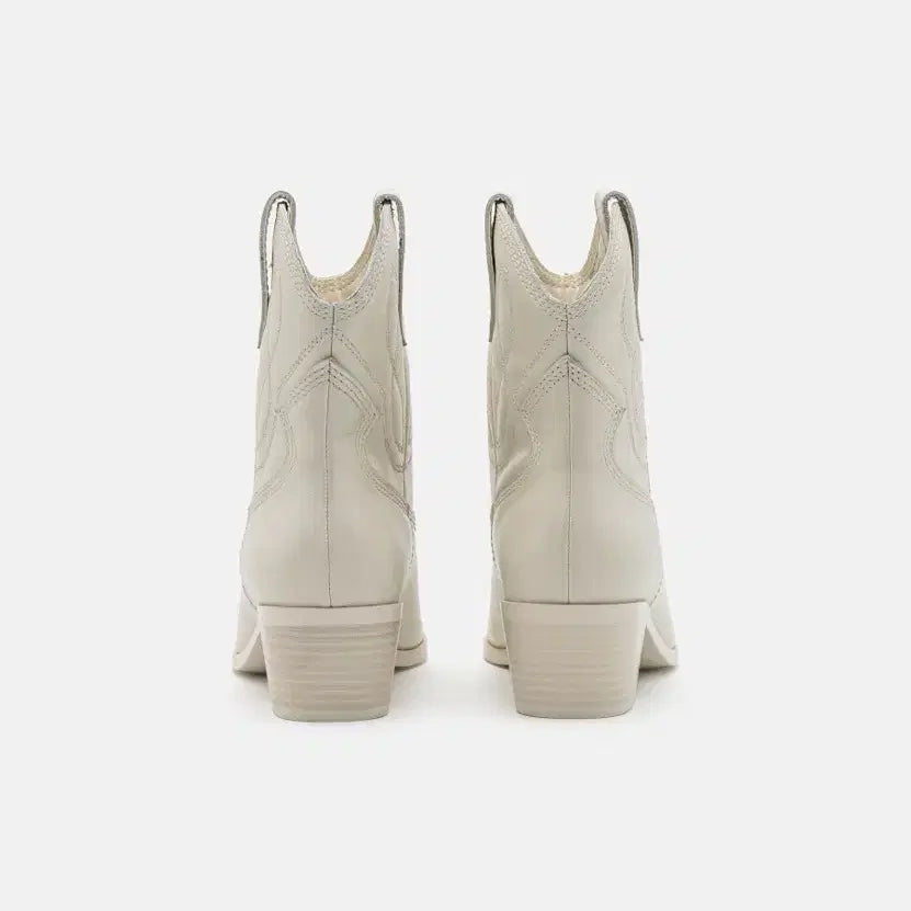 [BUNJANG] Aldo White Western Boots with Silver Line Detail / [이민정리] 알도 화이트 웨스턴 부츠
