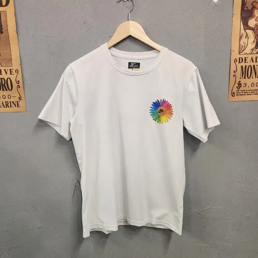 [BUNJANG] Nike Dri-FIT Rainbow Floral T-Shirt White / 나이키 드라이핏 레인보우 꽃 티셔츠 화이트