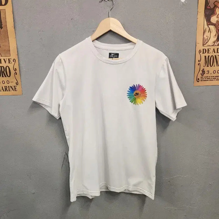 [BUNJANG] Nike Dri-FIT Rainbow Floral T-Shirt White / 나이키 드라이핏 레인보우 꽃 티셔츠 화이트