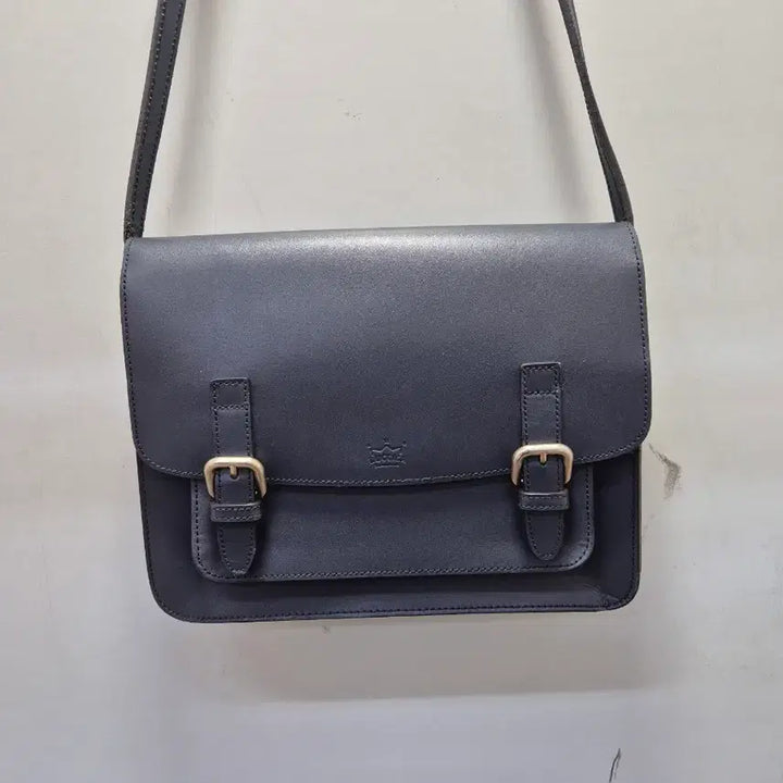 [BUNJANG] Luccica Leather Buckle Flap Crossbody Bag Black / LUCCICA  루치카 가죽 버클 플랩 크로스백 블랙