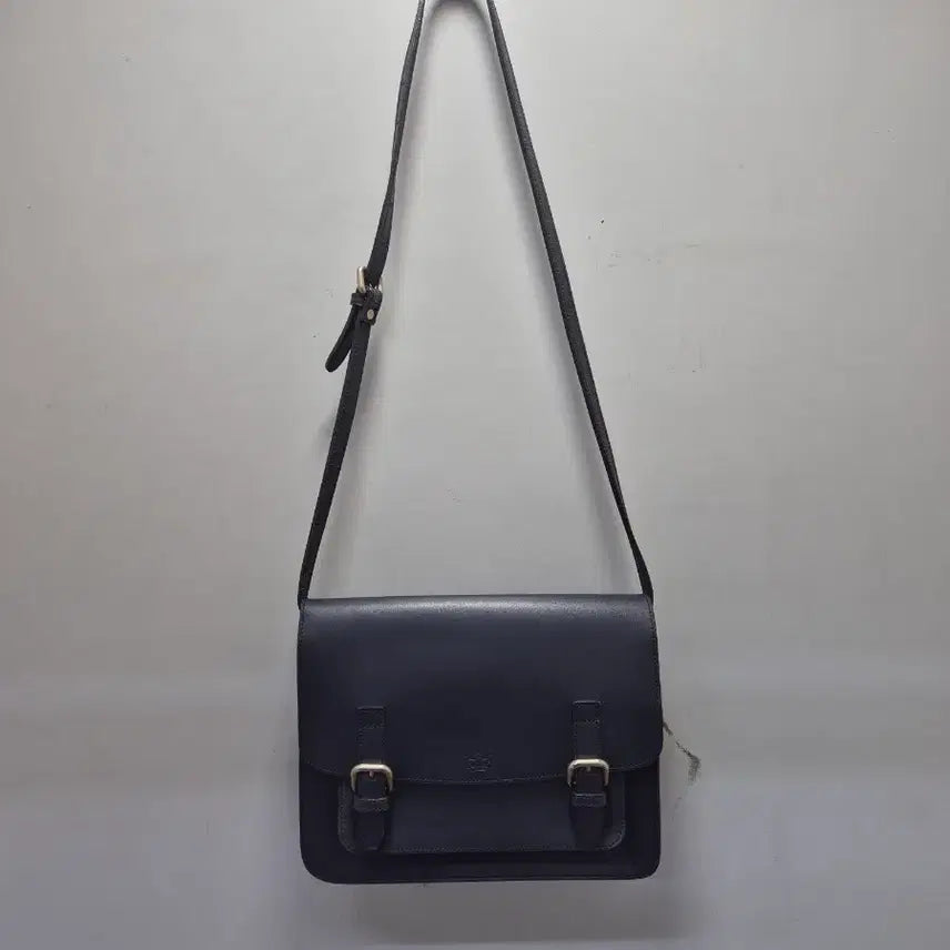[BUNJANG] Luccica Leather Buckle Flap Crossbody Bag Black / LUCCICA  루치카 가죽 버클 플랩 크로스백 블랙