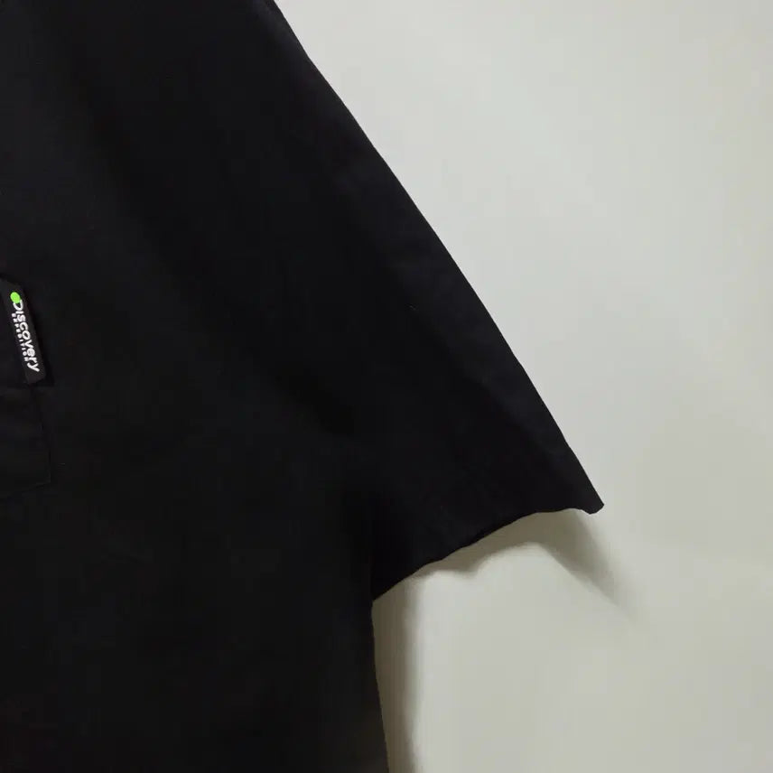 [BUNJANG] Discovery Black Neon Pop Short-Sleeve Shirt / 디스커버리 블랙 네온팝 반팔 셔츠 100 26050703