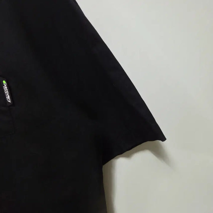 [BUNJANG] Discovery Black Neon Pop Short-Sleeve Shirt / 디스커버리 블랙 네온팝 반팔 셔츠 100 26050703