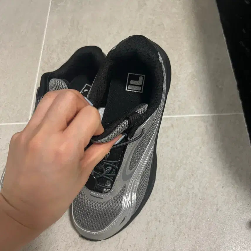 [BUNJANG] Fila Sneakers Silver Gray / 휠라 운동화 판매합니다!