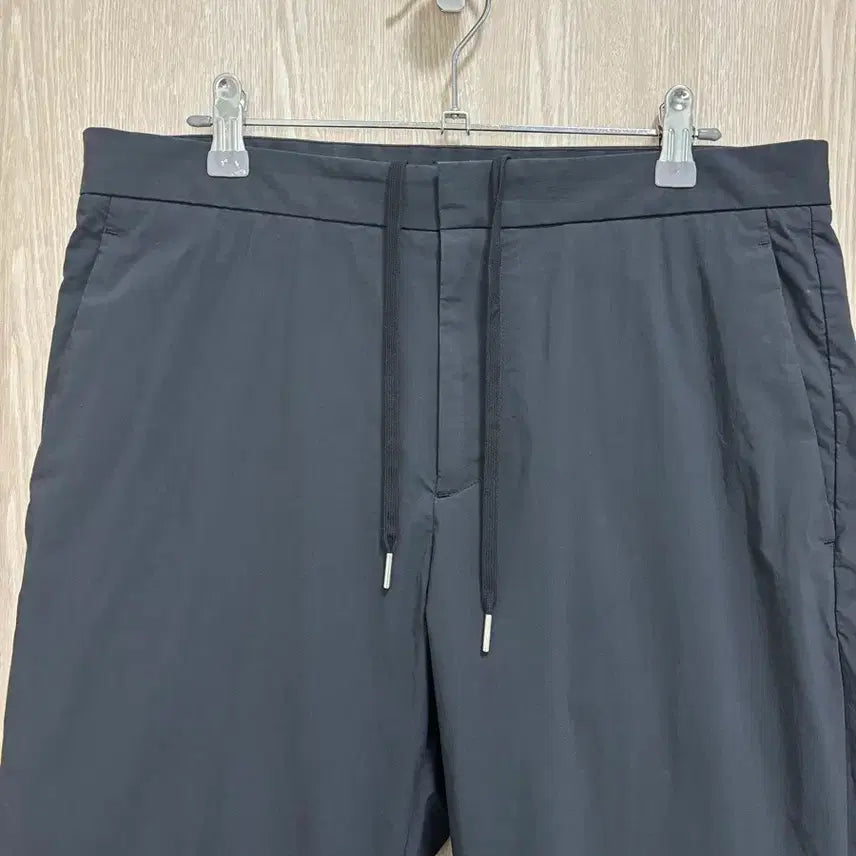 [BUNJANG] Theory Curtis Tech Light Nylon Blend Pants Charcoal / 띠어리 CURTIS 드로우 테크라이트 나일론혼방 팬츠31/차콜