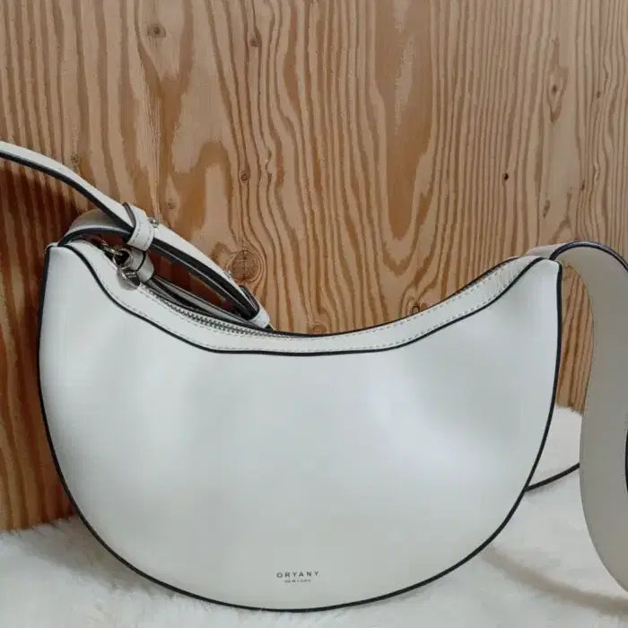 [BUNJANG] Oryany Rookie Crossbody Bag / 오야니 루키 크로스바디 반달 가방