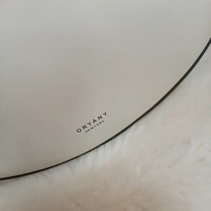 [BUNJANG] Oryany Rookie Crossbody Bag / 오야니 루키 크로스바디 반달 가방