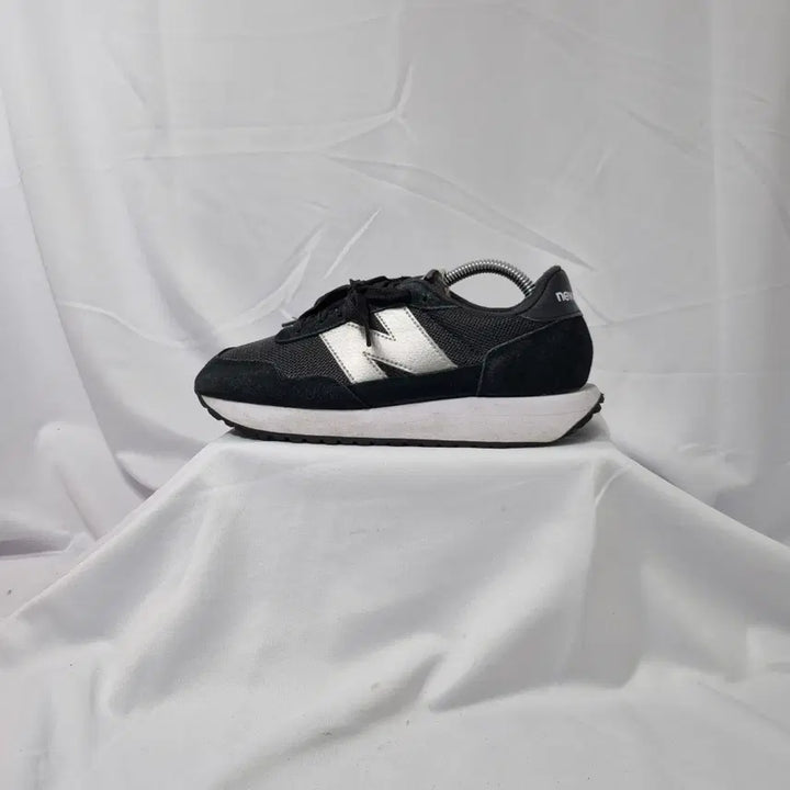 [BUNJANG] New Balance 237 Black Silver Sneakers / 빈티지하서 240 뉴발란스 237 블랙 실버 스니커즈