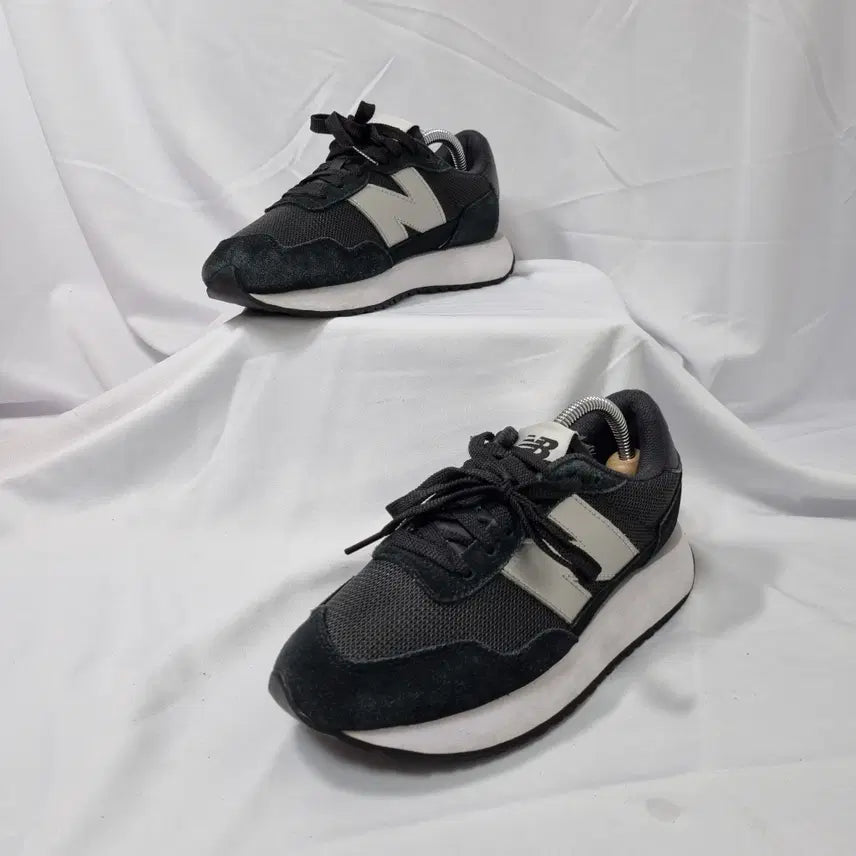 [BUNJANG] New Balance 237 Black Silver Sneakers / 빈티지하서 240 뉴발란스 237 블랙 실버 스니커즈