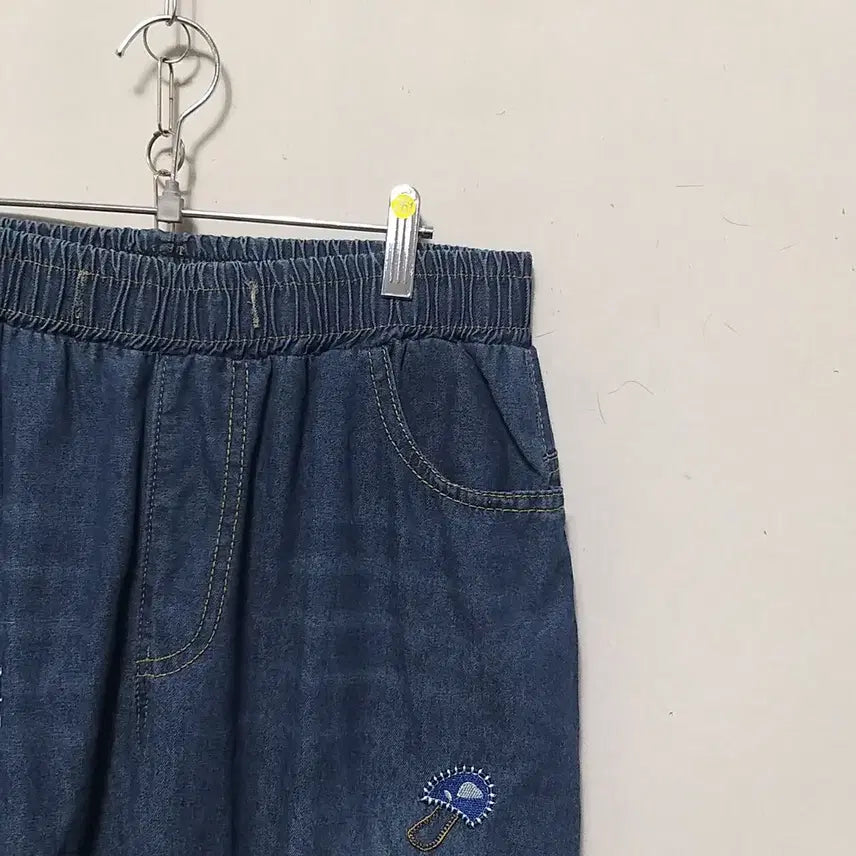 [BUNJANG] Denim Pants with Elastic Waistband and Mushroom Embroidery / ㅎ261 밴딩청바지