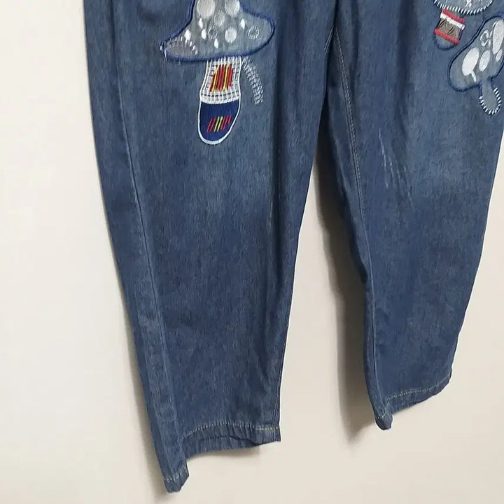 [BUNJANG] Denim Pants with Elastic Waistband and Mushroom Embroidery / ㅎ261 밴딩청바지