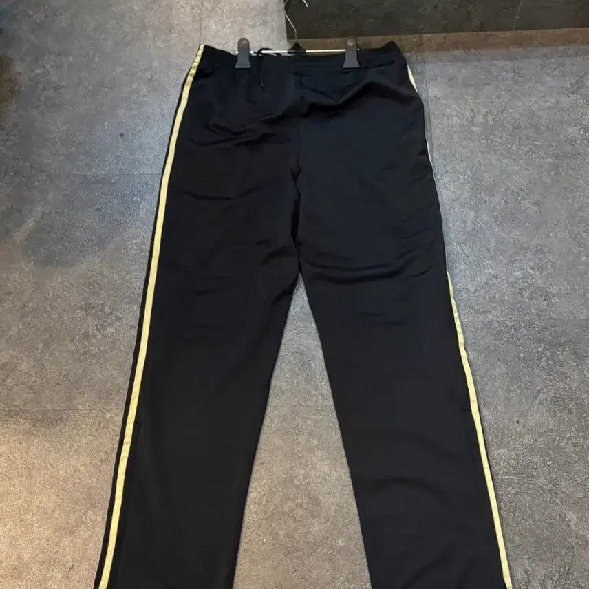 [BUNJANG] Adidas Firebird Track Pants Gold Three Stripes L / 아디다스 파이어버드 트랙팬츠 삼선골드 L사이즈