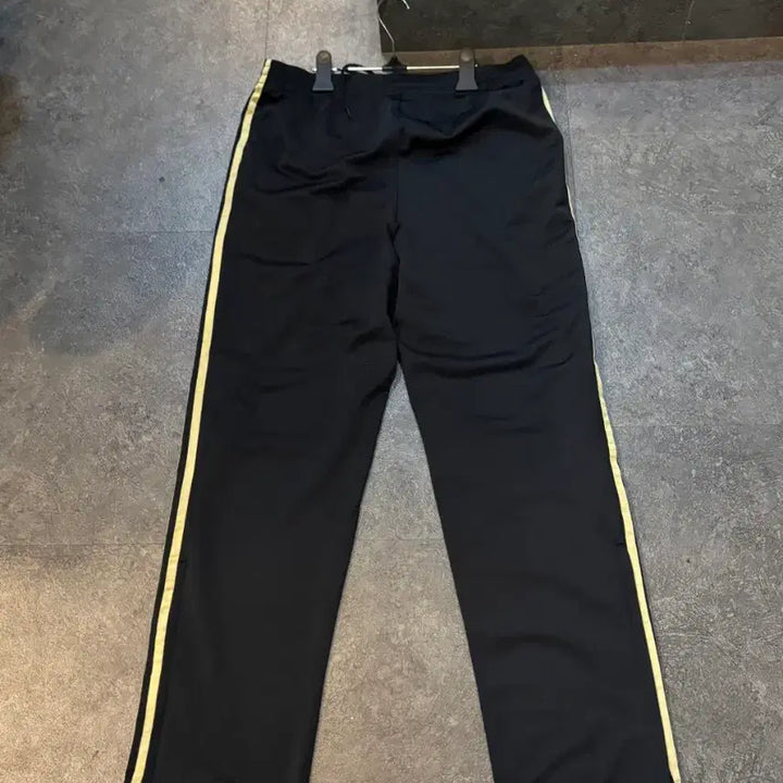 [BUNJANG] Adidas Firebird Track Pants Gold Three Stripes L / 아디다스 파이어버드 트랙팬츠 삼선골드 L사이즈