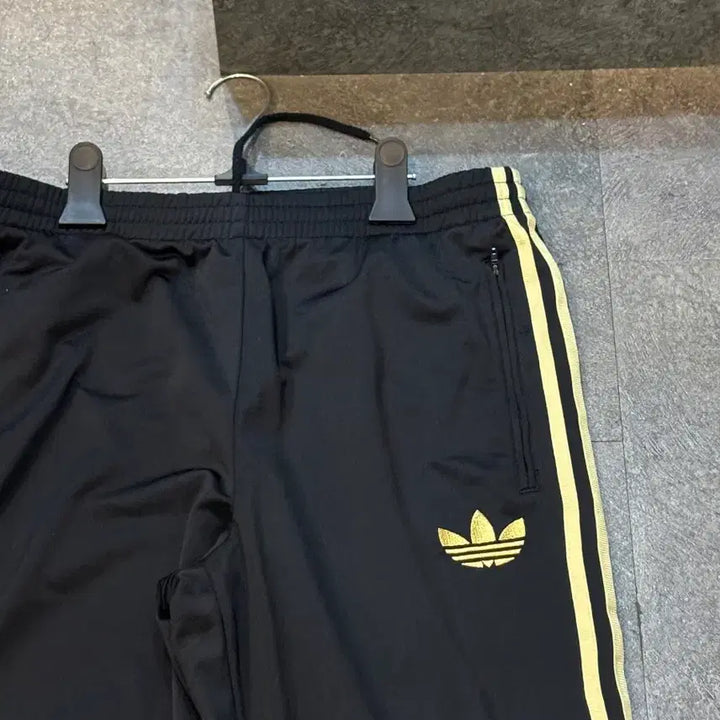 [BUNJANG] Adidas Firebird Track Pants Gold Three Stripes L / 아디다스 파이어버드 트랙팬츠 삼선골드 L사이즈