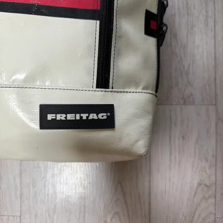 [BUNJANG] Freitag MOSS White Transfer Lettering Messenger Bag / 프라이탁 모스 화이트 전사 레터링 MOSS