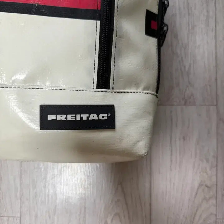 [BUNJANG] Freitag MOSS White Transfer Lettering Messenger Bag / 프라이탁 모스 화이트 전사 레터링 MOSS
