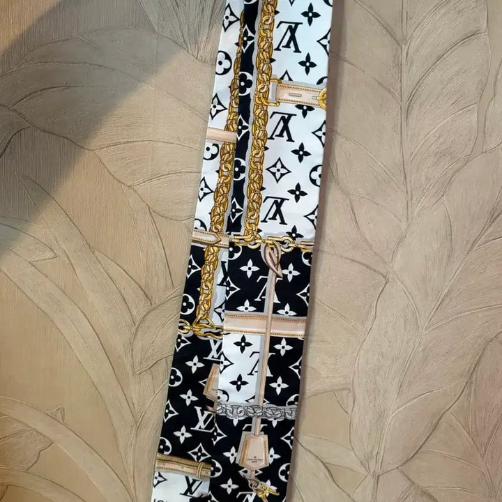 [SOLD OUT] 루이비통 모노그램 컨피덴셜 방도 스카프 팔아요