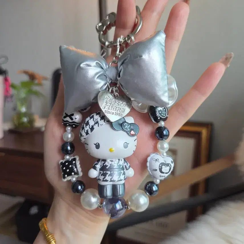 [BUNJANG] Sanrio Hello Kitty Beaded Charm Keychain Strap for Phone and Bag / 산리오 헬로키티 비즈 키링  열쇠고리 핸드폰 스트랩 가방 고리