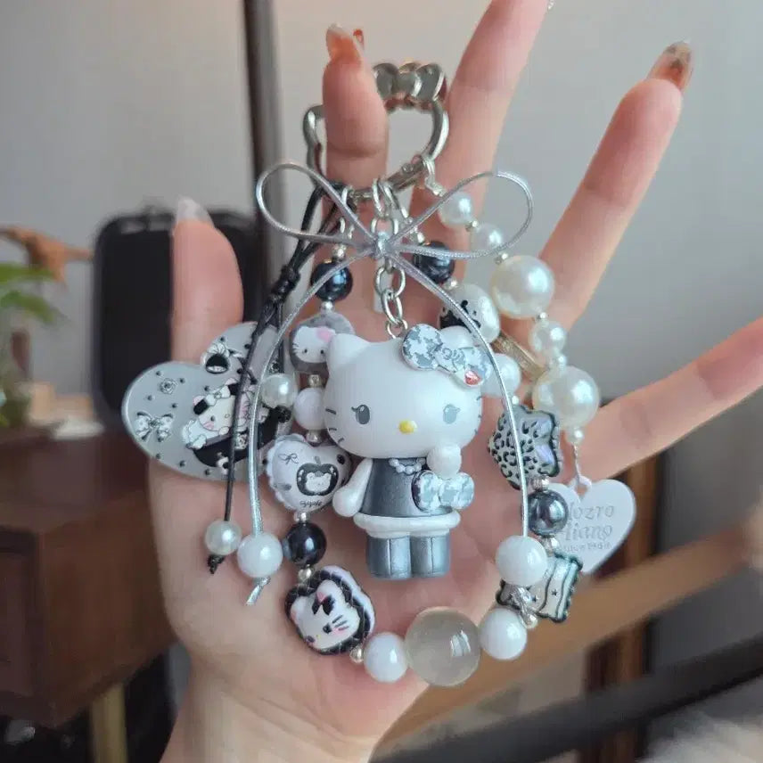 [BUNJANG] Sanrio Hello Kitty Beaded Charm Keychain Strap for Phone and Bag / 산리오 헬로키티 비즈 키링  열쇠고리 핸드폰 스트랩 가방 고리