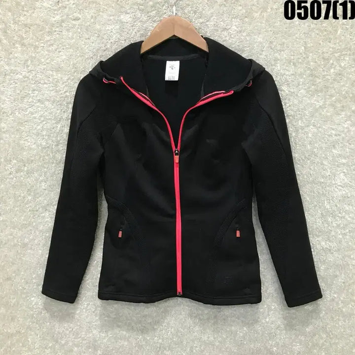 [BUNJANG] Descente Black Hooded Zip-Up Women&