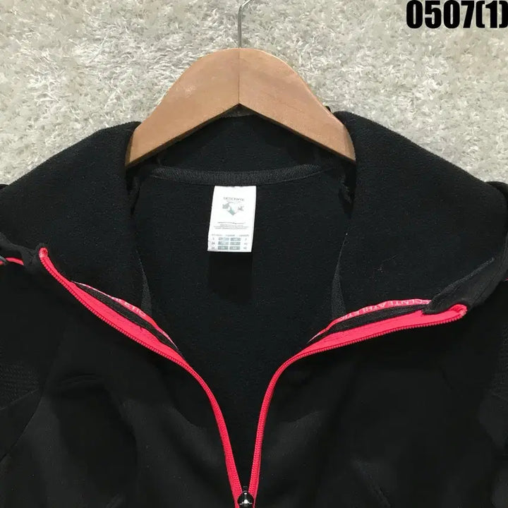 [BUNJANG] Descente Black Hooded Zip-Up Women&
