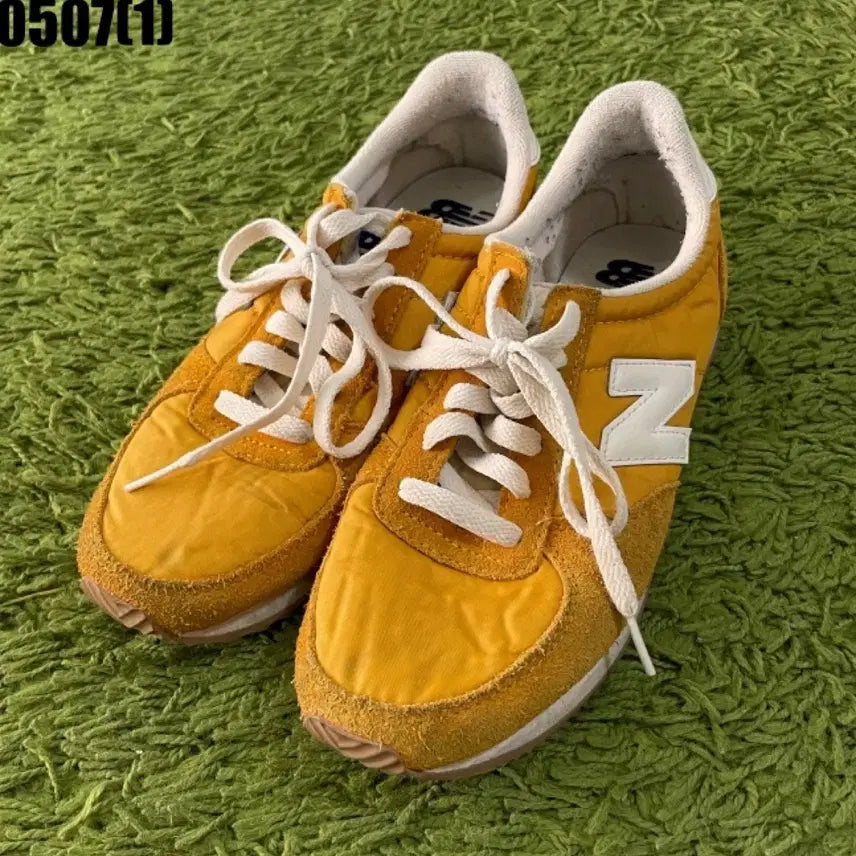[BUNJANG] New Balance Vintage Yellow Sneakers 240 / 뉴발란스 운동화 옐로우 빈티지 240