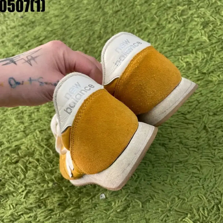 [BUNJANG] New Balance Vintage Yellow Sneakers 240 / 뉴발란스 운동화 옐로우 빈티지 240
