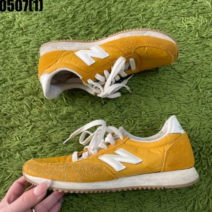 [BUNJANG] New Balance Vintage Yellow Sneakers 240 / 뉴발란스 운동화 옐로우 빈티지 240