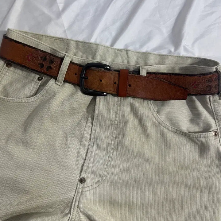 [BUNJANG] Gap Floral Embossed Cowhide Leather Western Belt / 갭 플로럴 엠보 소 가죽 벨트 레더 벨트 웨스턴