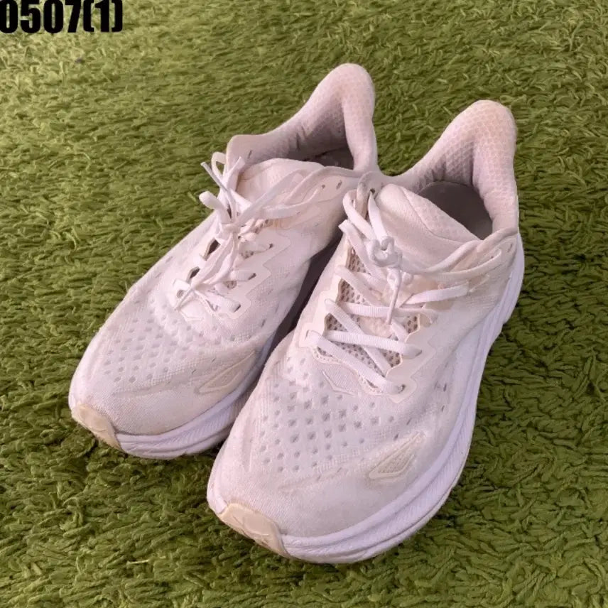 [BUNJANG] Hoka One One White Sneakers 280 / 호카 오네오네 화이트 운동화 280