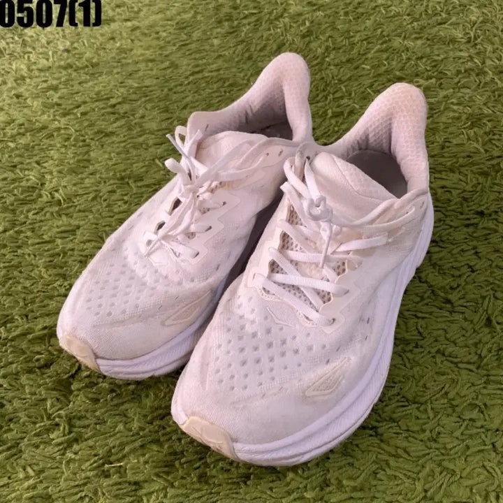 [BUNJANG] Hoka One One White Sneakers 280 / 호카 오네오네 화이트 운동화 280