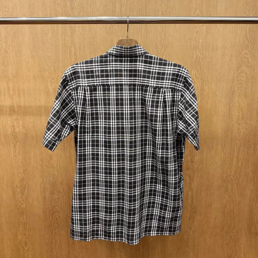 [BUNJANG] Burberry London Classic Check Pattern Detail Short Sleeve Shirt / 버버리 런던 반팔 셔츠 클래식 체크 패턴 디테일 블랙 화이트 배색