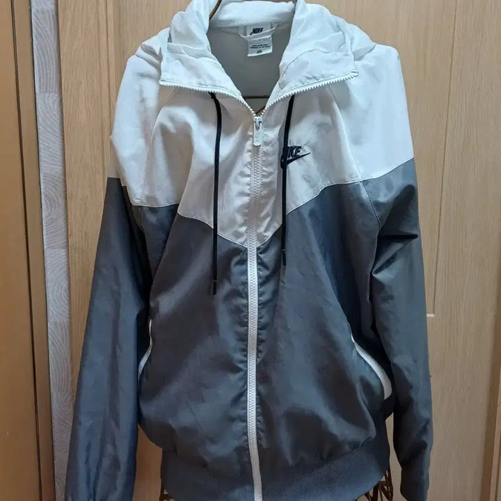 [SOLD OUT] 나이키 스포츠웨어 윈드러너 후드 집업 자켓 M