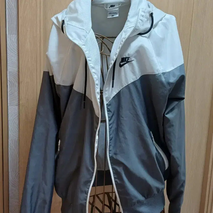 [SOLD OUT] 나이키 스포츠웨어 윈드러너 후드 집업 자켓 M